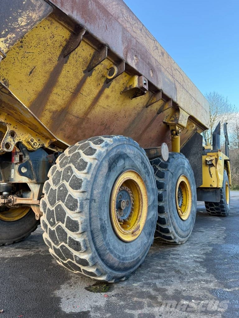 Komatsu HM 300-2 //BJ. 2008/13165/Klima/6X6/ Midjestyrd dumper