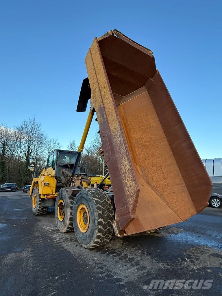 Komatsu HM 300-2 //BJ. 2008/13165/Klima/6X6/ Midjestyrd dumper