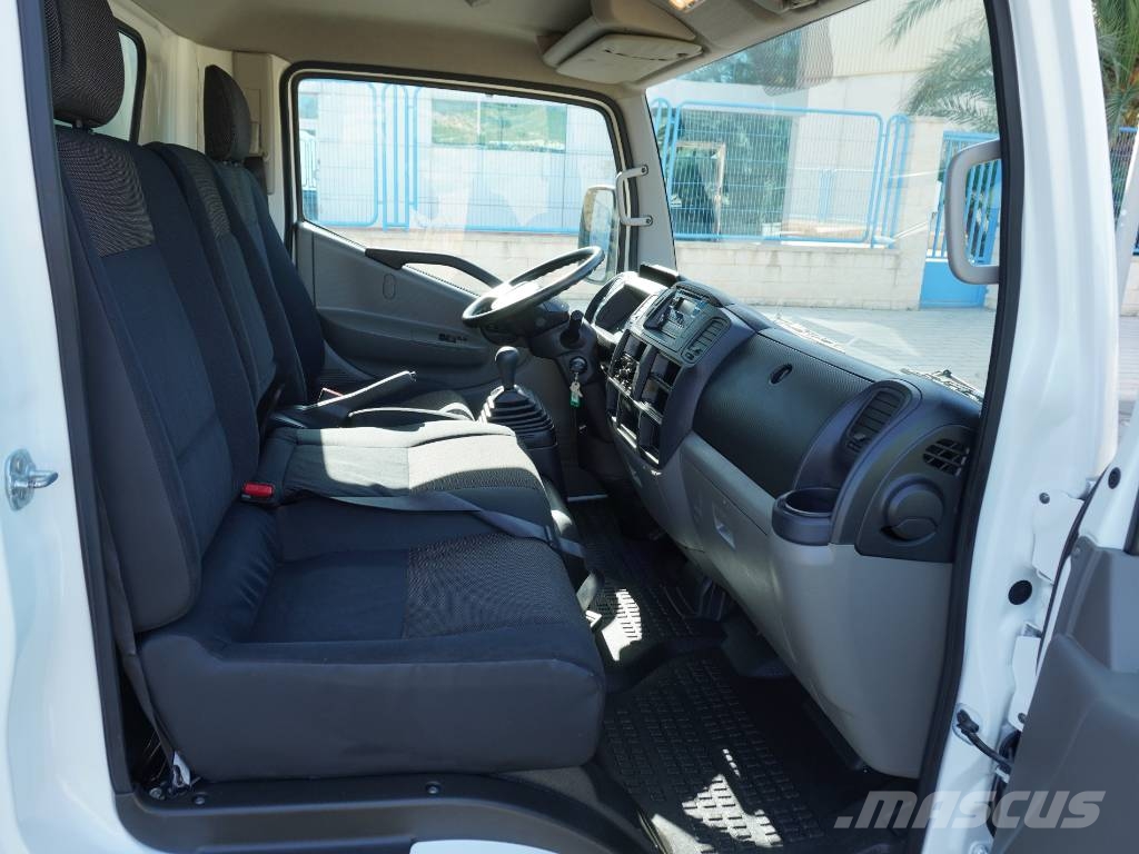 Nissan NT400 **** RESERVADO **** Фургони