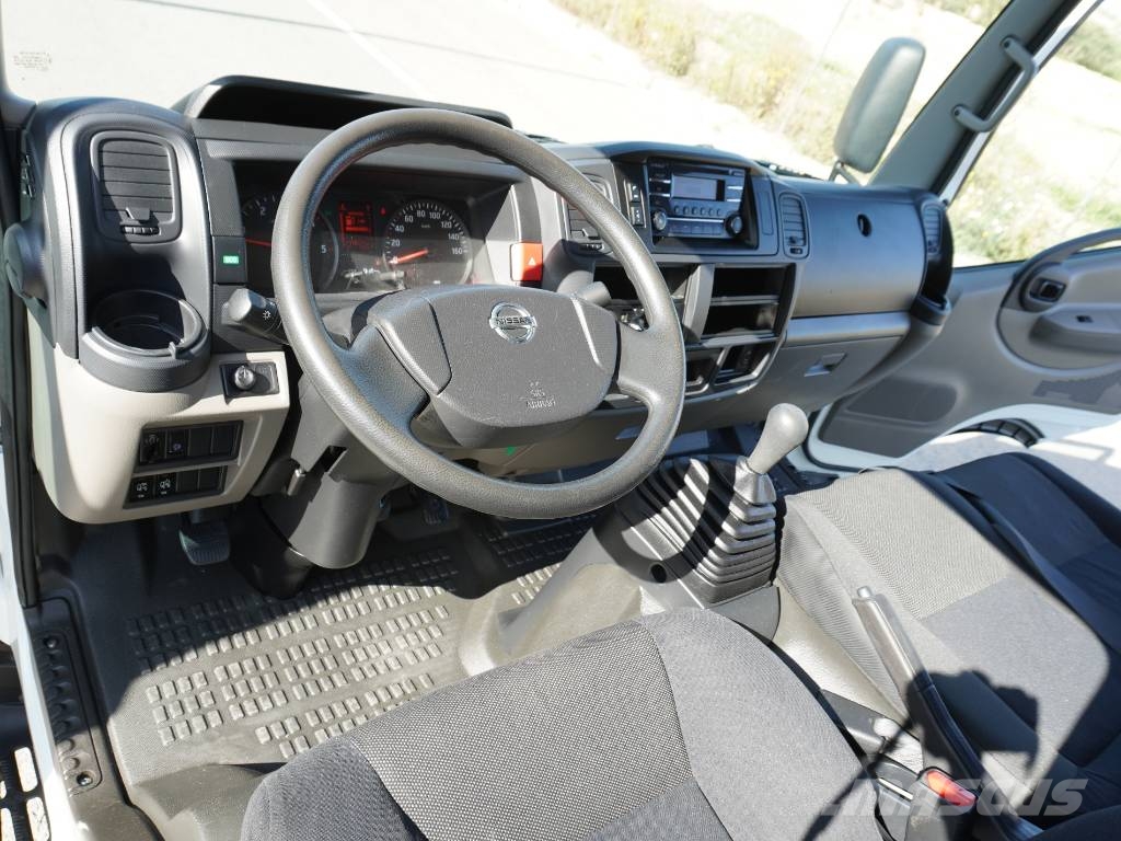 Nissan NT400 **** RESERVADO **** Фургони