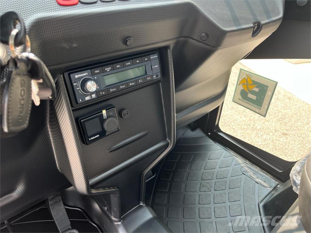 Goupil G 4 Elektrofahrzeug Transporter zur Miete Box body