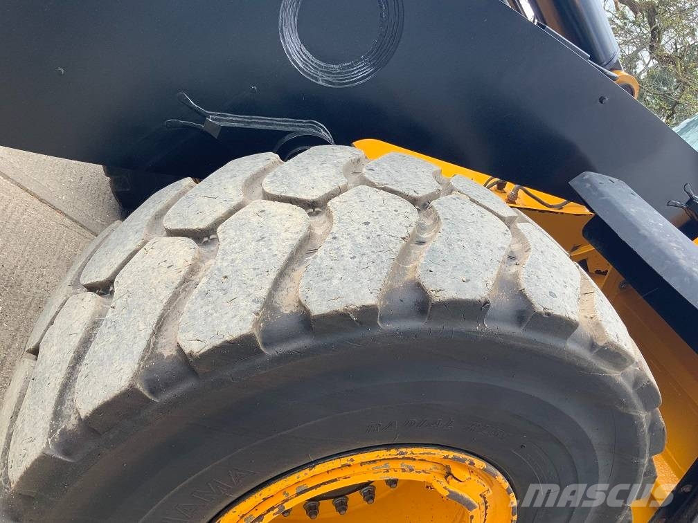 JCB 457 ZX Kolesni nakladalci