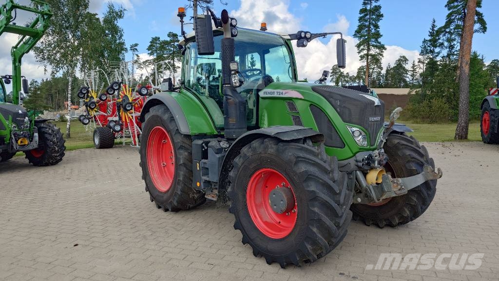 Fendt 724 Vario Profi Plus Tractoren