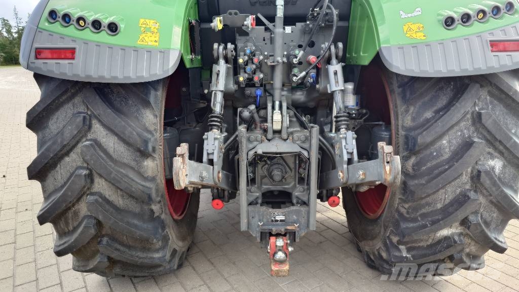 Fendt 724 Vario Profi Plus Tractoren