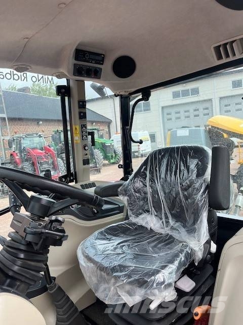 Massey Ferguson 4707 トラクター