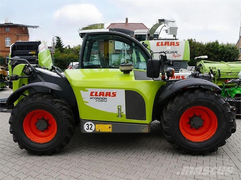 CLAAS Scorpion 7030 Hjulgravere