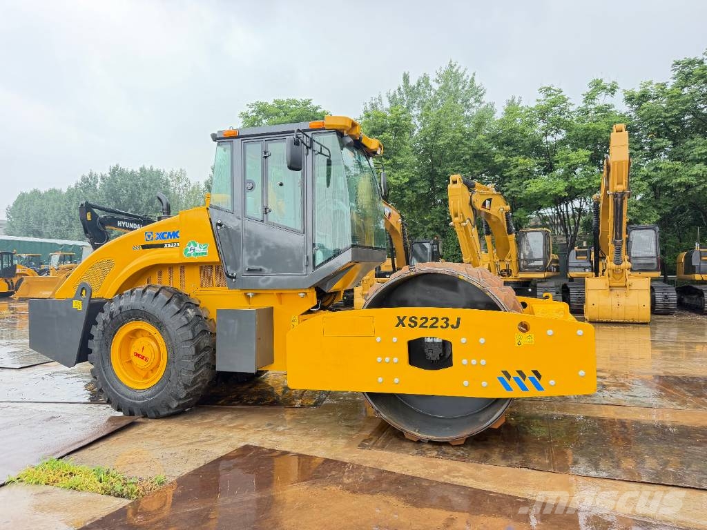XCMG XS 223 J Single drum rollers