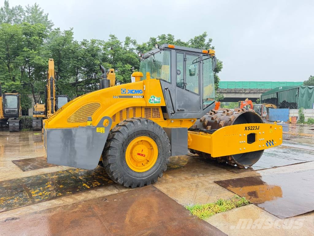 XCMG XS 223 J Single drum rollers