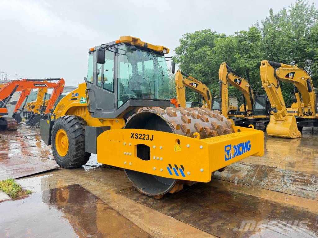XCMG XS 223 J Single drum rollers