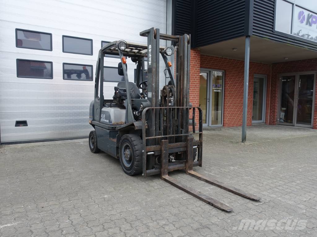 Nissan Atlet Y1D2A25T Diesel Trucker