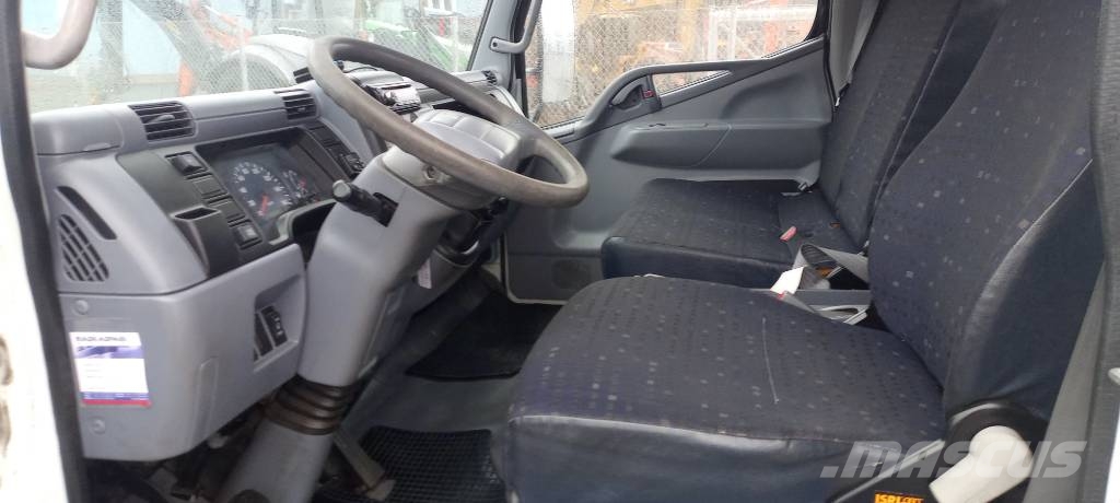 Mitsubishi Fuso Canter FE 85 Lastbil med lad/Flatbed