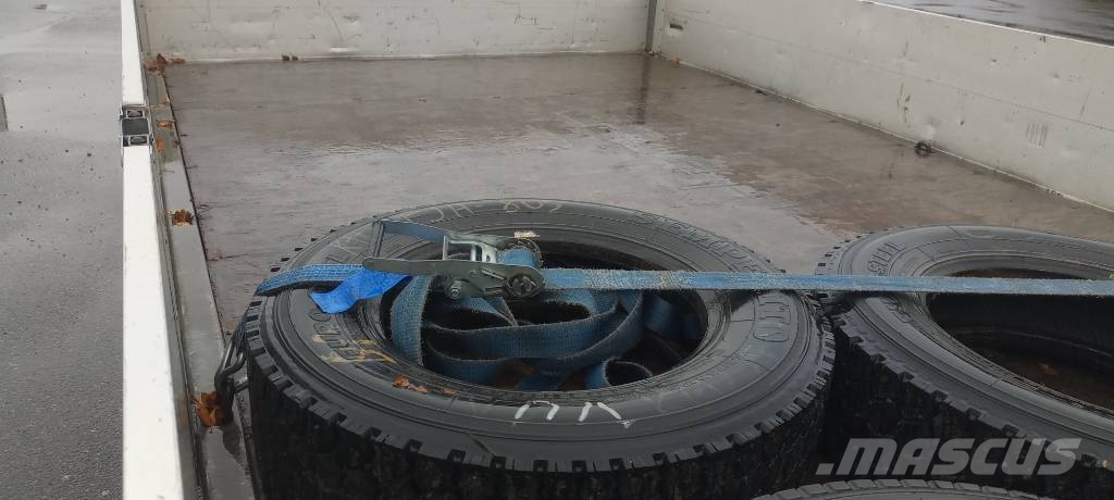 Mitsubishi Fuso Canter FE 85 Lastbil med lad/Flatbed