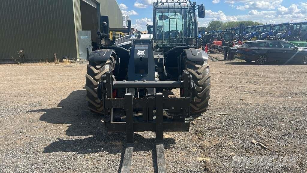 Bobcat TL43.80HF مناولات متداخلة