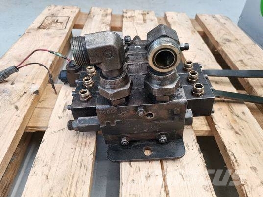 CAT TH 62 hydraulic distributor Motores
