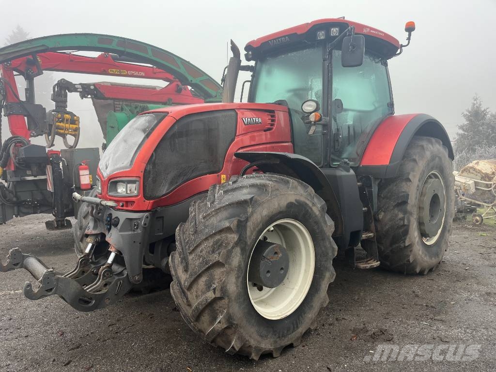 Valtra S 322 الجرارات