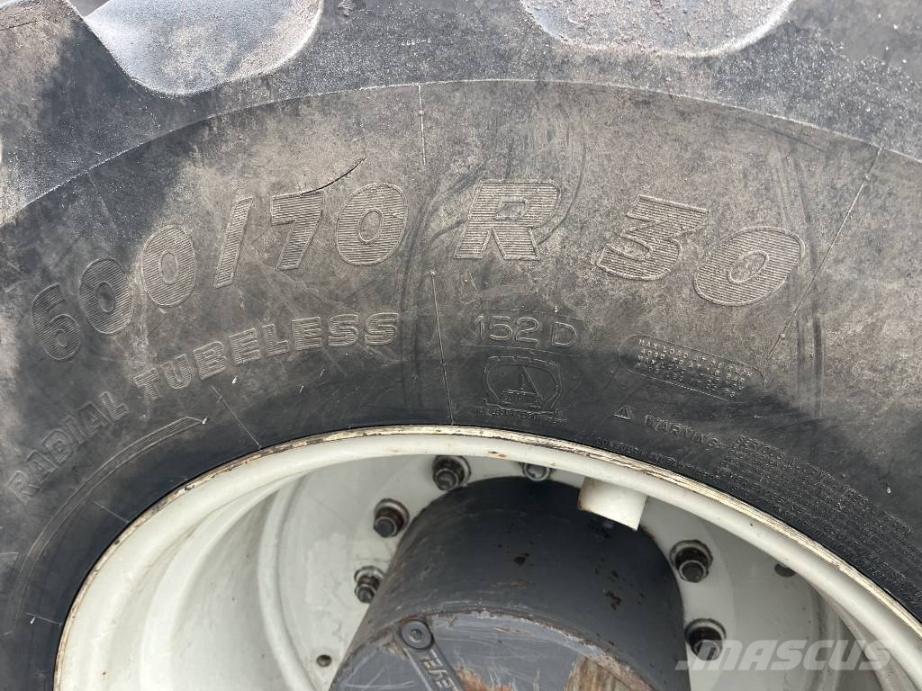 Valtra S 322 الجرارات