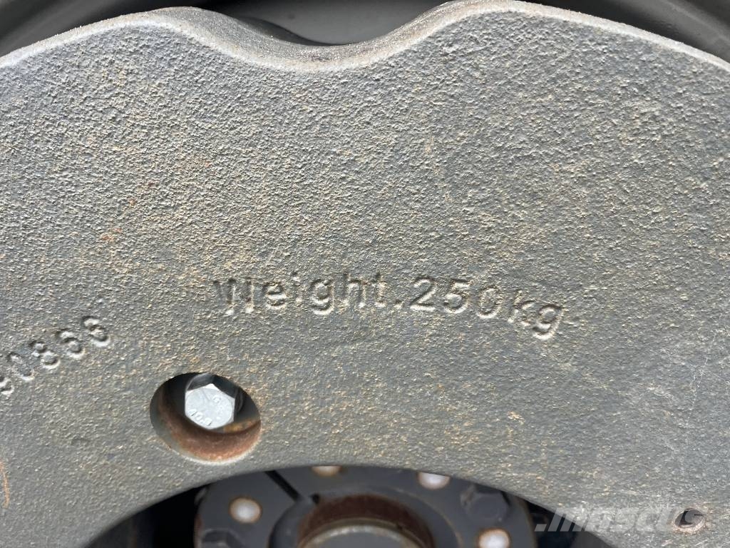 Valtra S 322 الجرارات