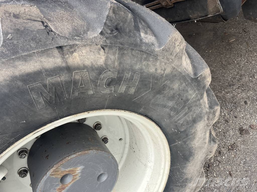 Valtra S 322 الجرارات