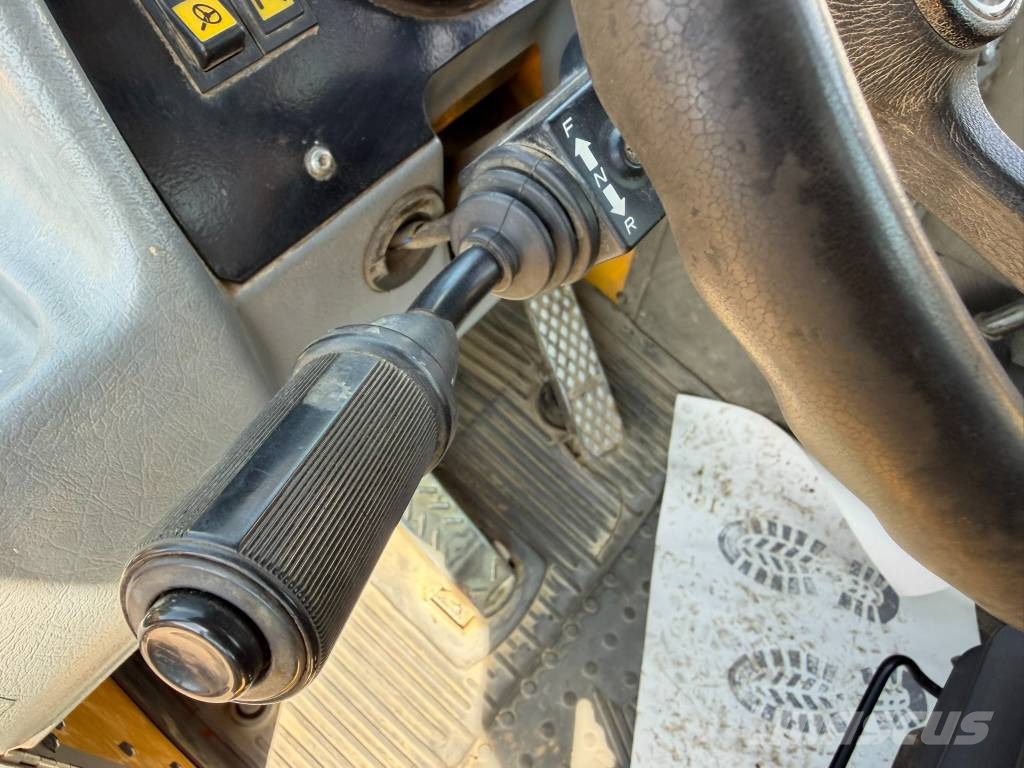 Volvo EL 70 C 反鏟裝載機