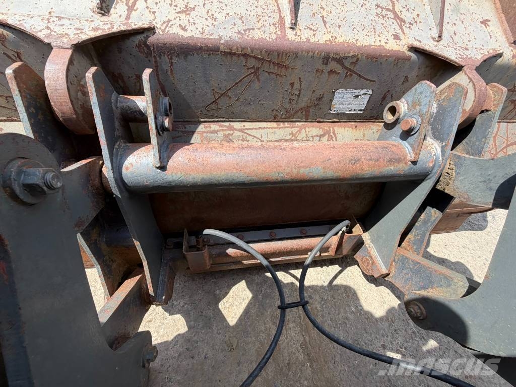 Volvo EL 70 C 反鏟裝載機