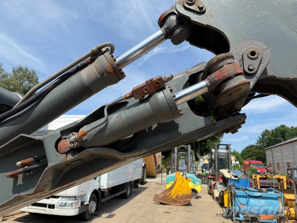 Volvo EL 70 C 反鏟裝載機