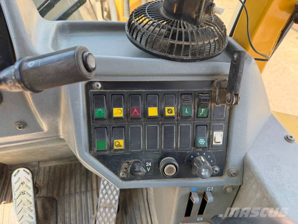Volvo EL 70 C 反鏟裝載機
