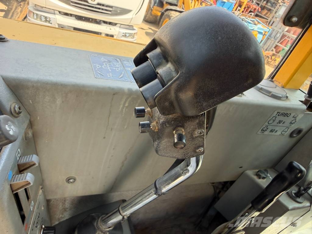 Volvo EL 70 C 反鏟裝載機