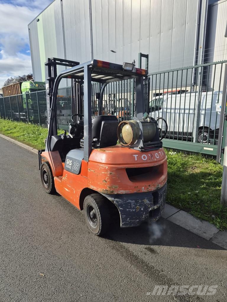 Toyota 7FGF 42-7FGF25 Gāzes autoiekrāvēji (LPG)