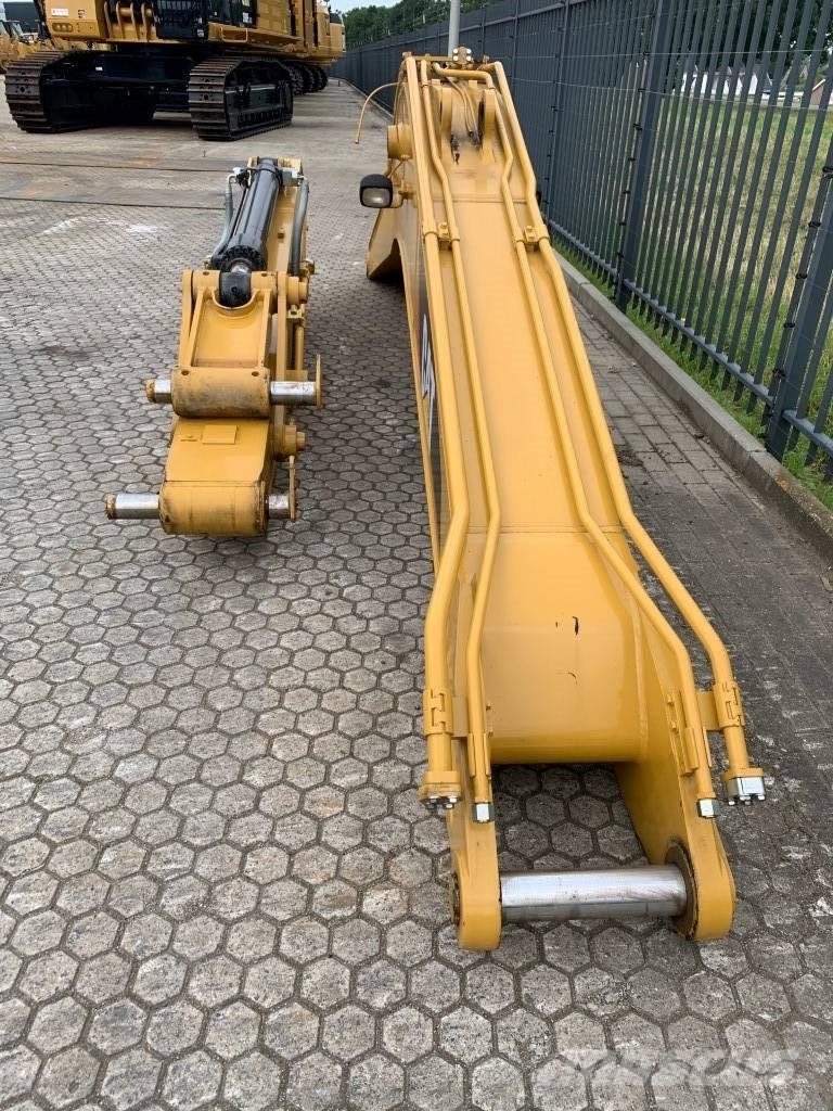 CAT 320 | 323 standard boom and stick Траншейні екскаватори