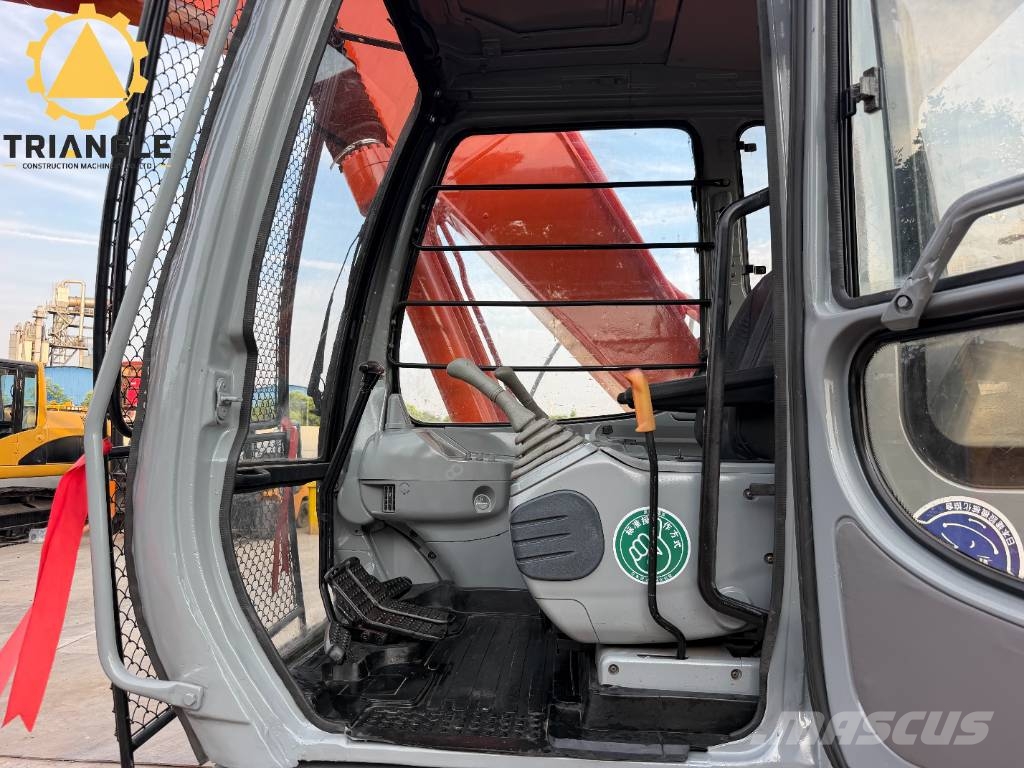 Hitachi EX 200 Гусеничні екскаватори