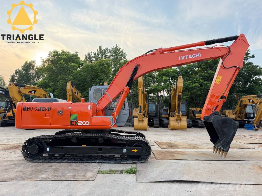 Hitachi EX 200 Гусеничні екскаватори