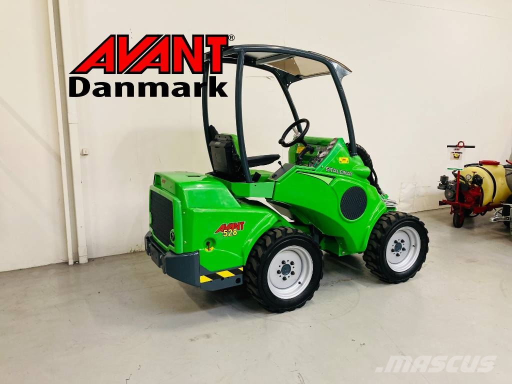 Avant 528 Mini loaders