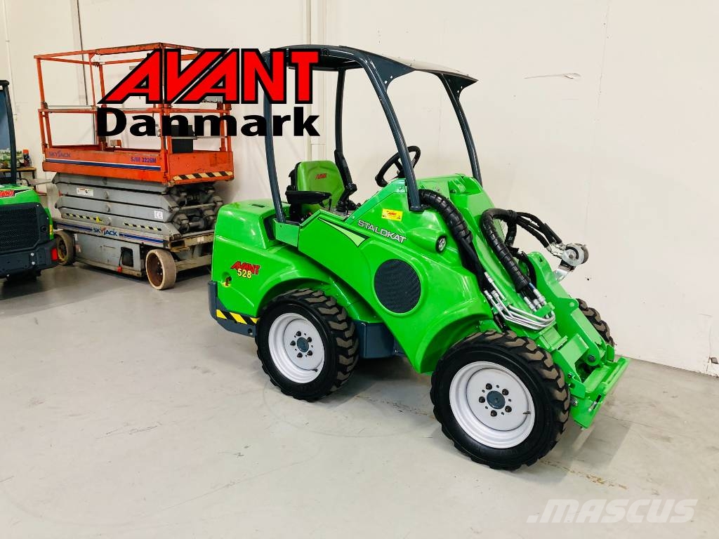 Avant 528 Mini loaders