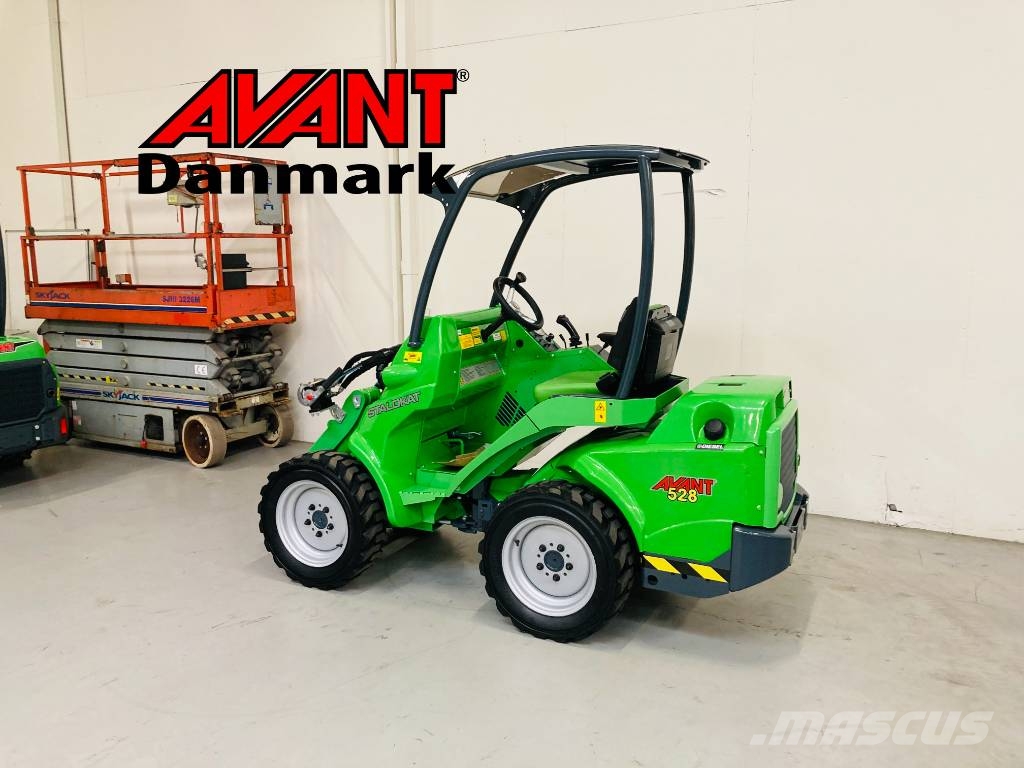 Avant 528 Mini loaders