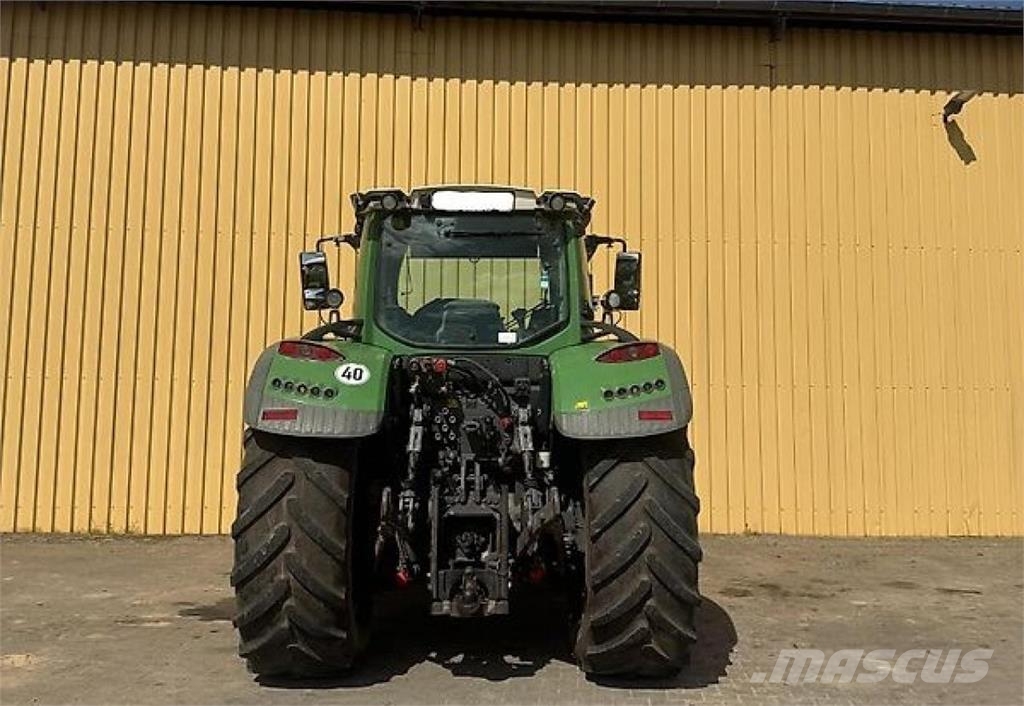 Fendt 724 Vario SCR Profi Plus Трактори