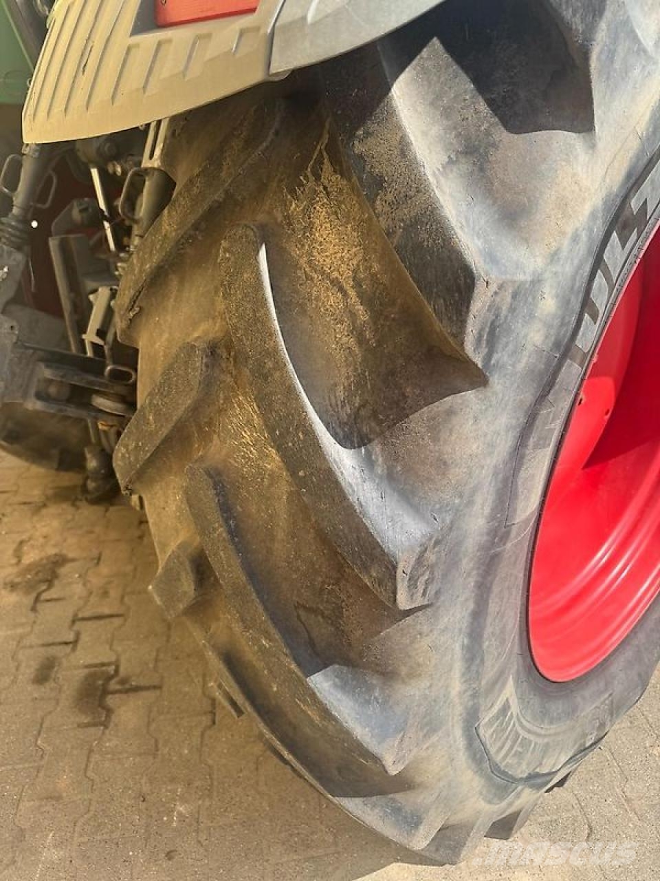 Fendt 724 Vario SCR Profi Plus Трактори