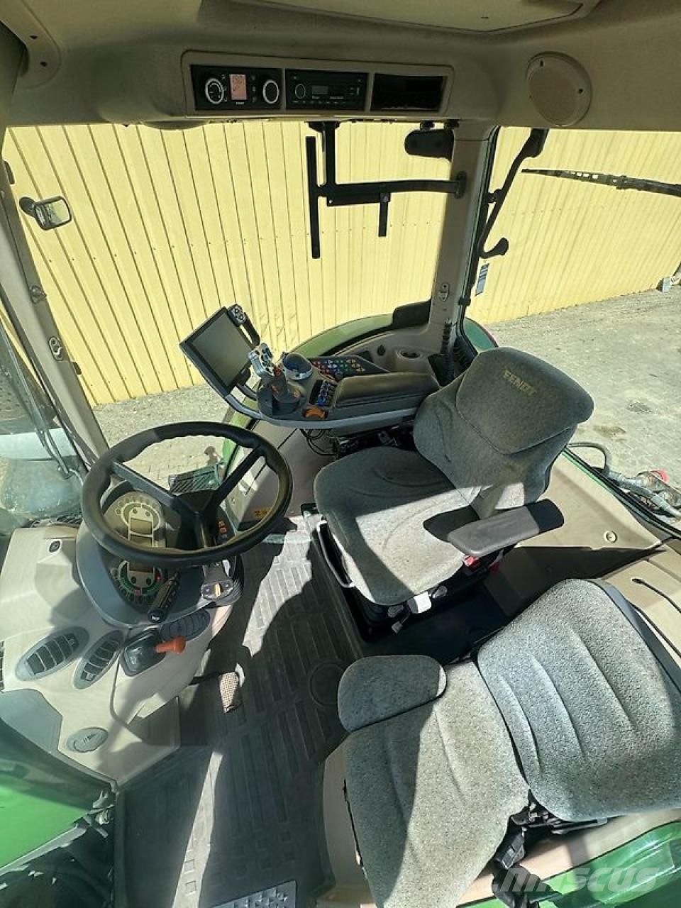 Fendt 724 Vario SCR Profi Plus Трактори