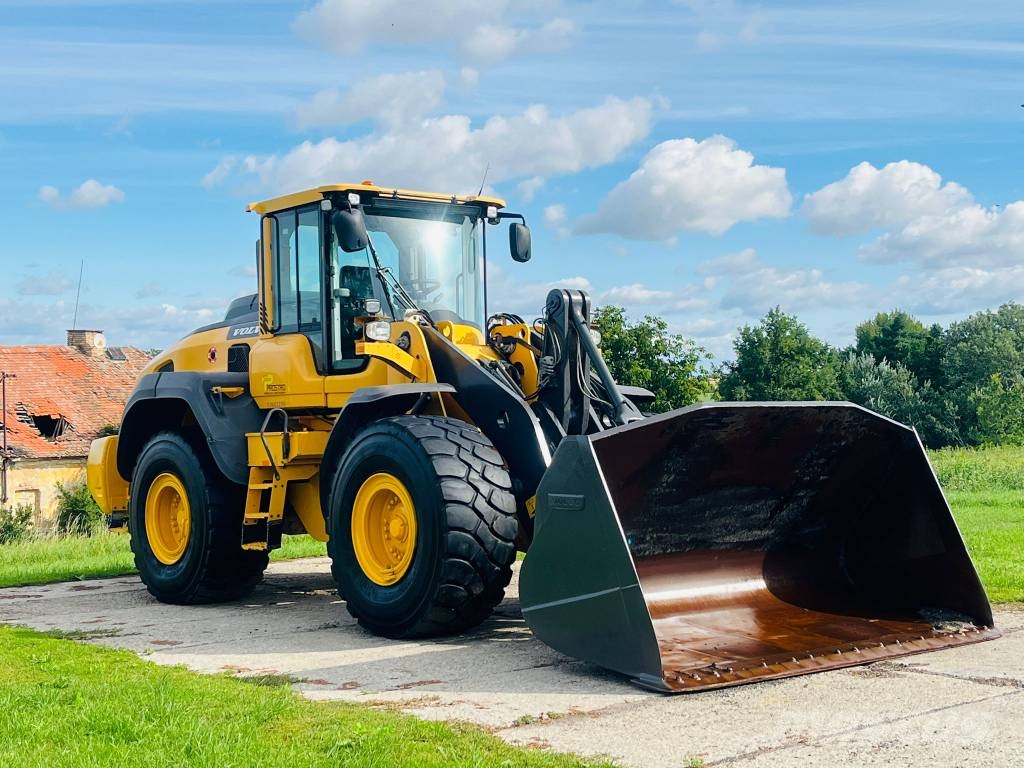 Volvo L 120 H Incarcator pe pneuri