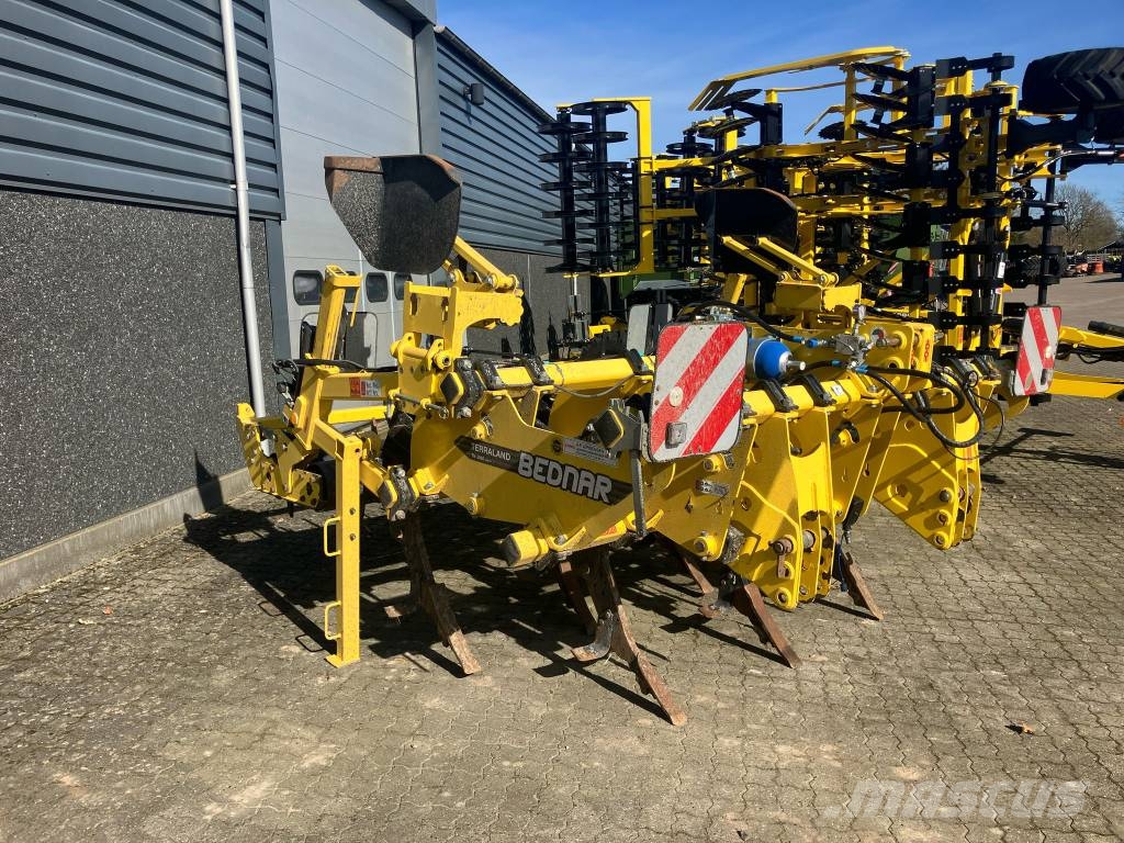 Bednar TERRALAND TN 3000 HMR 7 Keski pullukları