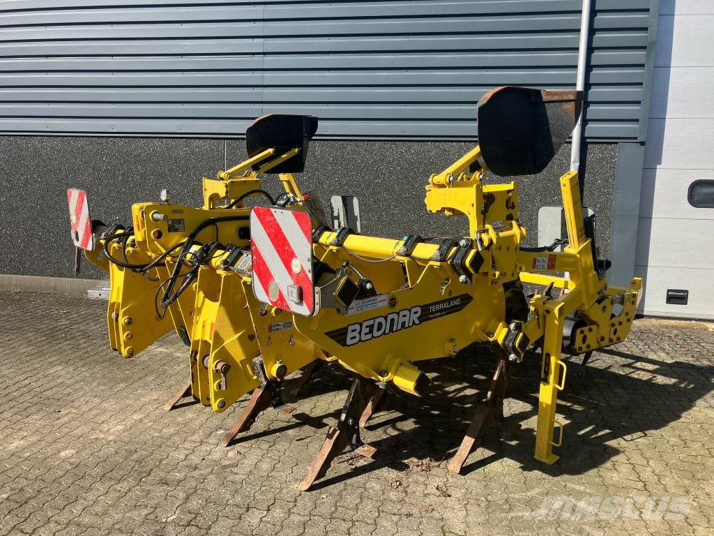 Bednar TERRALAND TN 3000 HMR 7 Keski pullukları