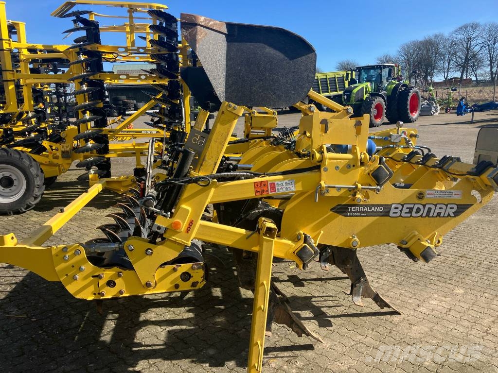Bednar TERRALAND TN 3000 HMR 7 Keski pullukları