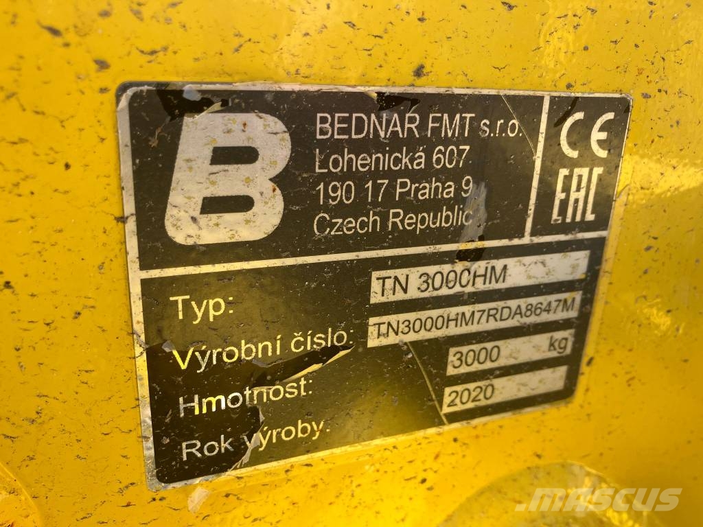 Bednar TERRALAND TN 3000 HMR 7 Keski pullukları