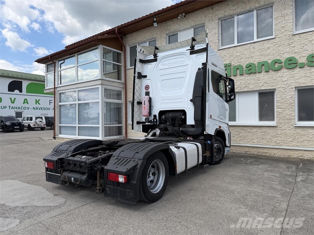 Ford F séria VIN 254 Vetopöytäautot