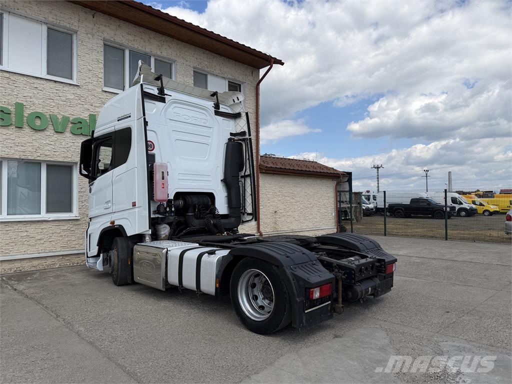 Ford F séria VIN 254 Vetopöytäautot