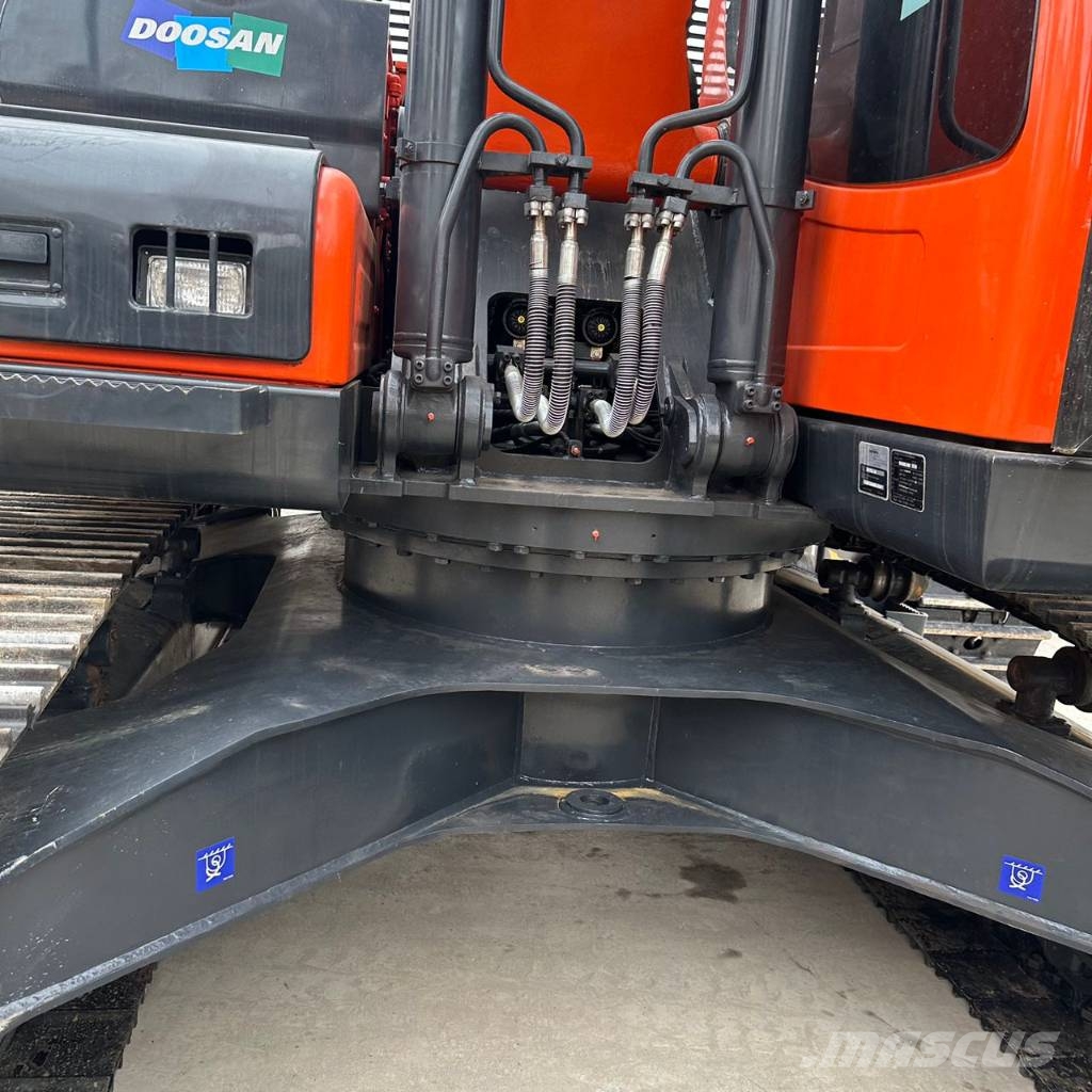 Doosan DX225LC-9C Excavatoare pe șenile