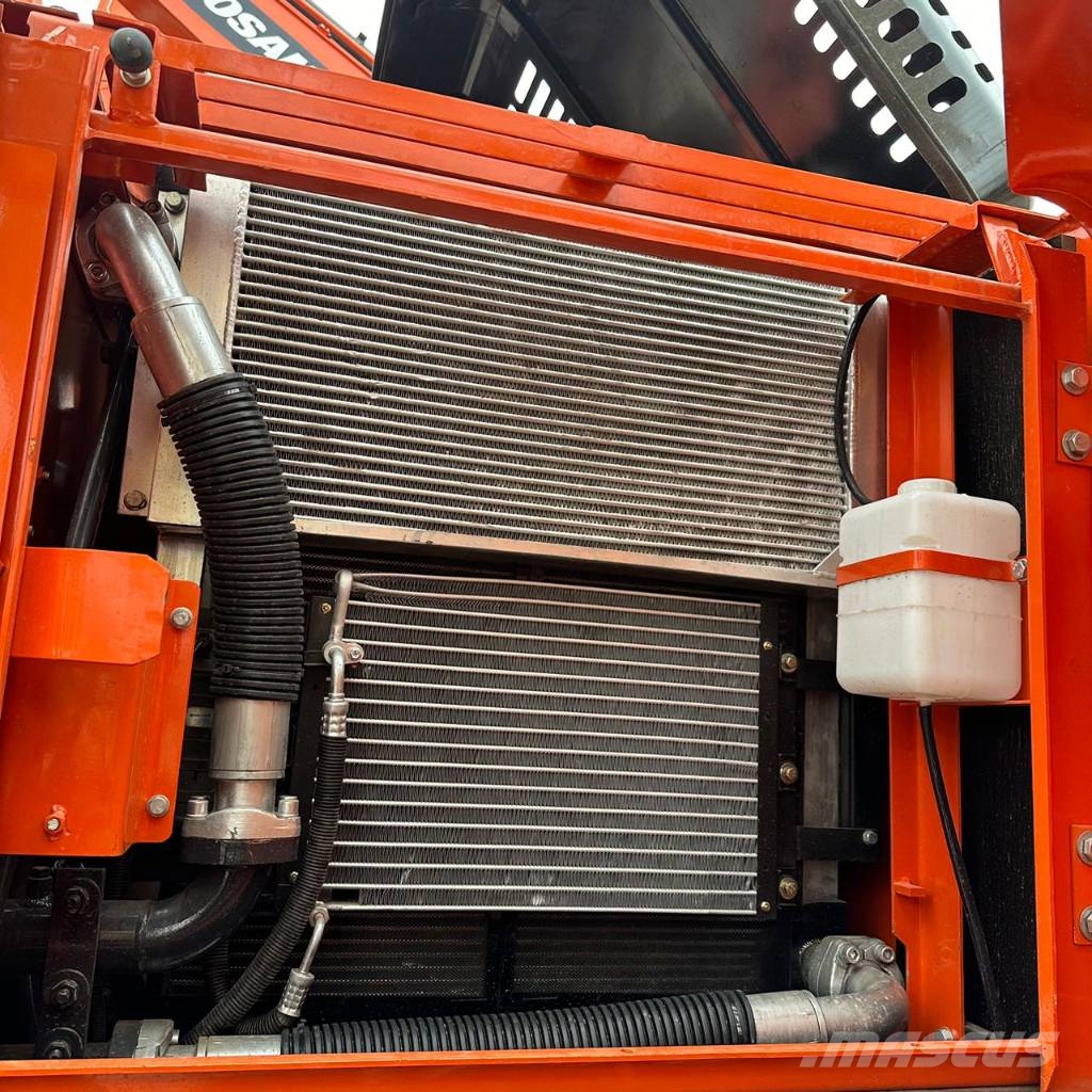 Doosan DX225LC-9C Excavatoare pe șenile