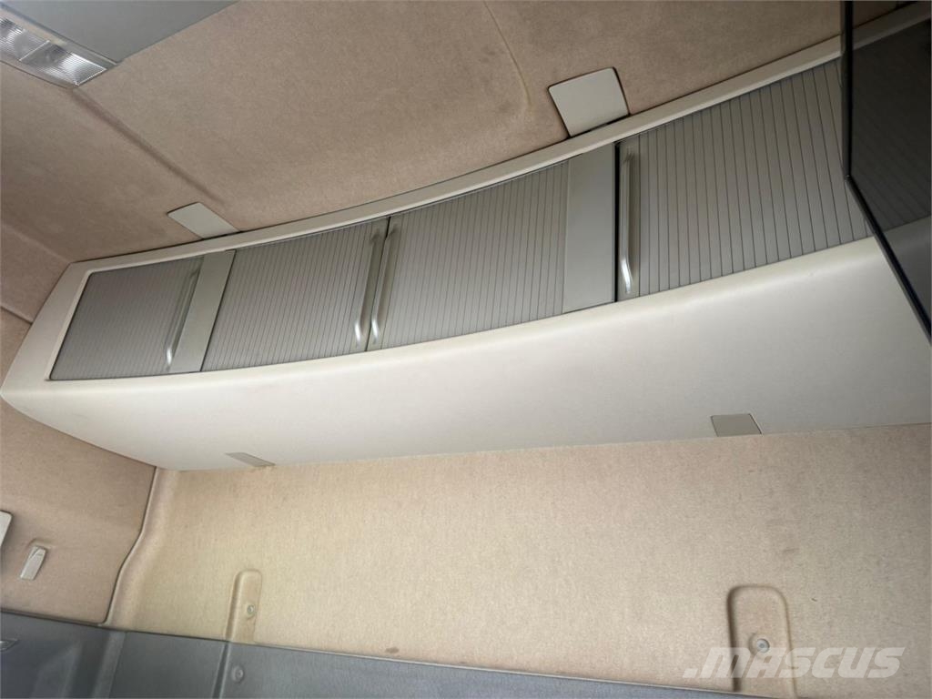 Volvo FH540 6x4 Vlakke laadvloer met kraan