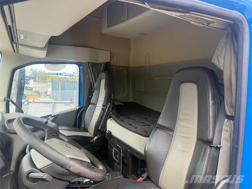 Volvo FH540 6x4 Vlakke laadvloer met kraan