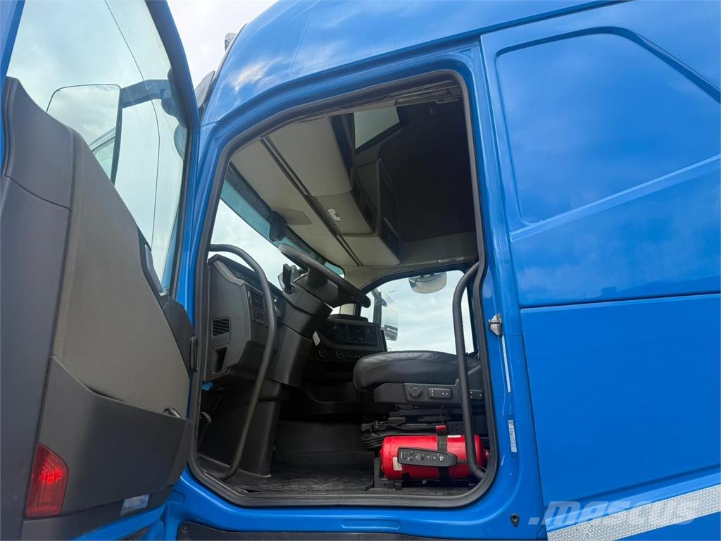 Volvo FH540 6x4 Vlakke laadvloer met kraan