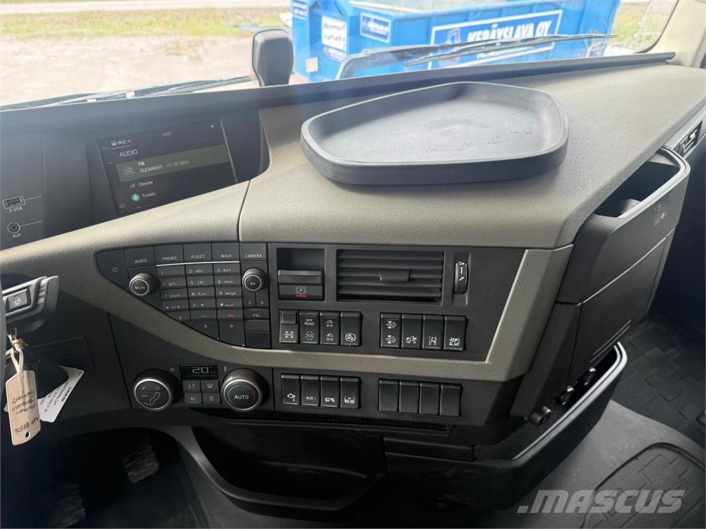 Volvo FH540 6x4 Vlakke laadvloer met kraan